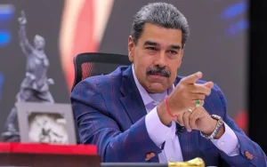 Con Maduro + °79