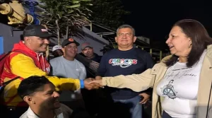 Alcaldesa Carmen Meléndez supervisa
