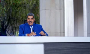 Con Maduro + °94