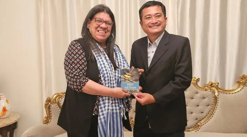 Vietnam y Venezuela continúan