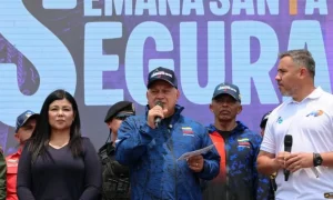 8 mil 300 funcionarios