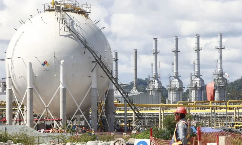 Perú suspende exportaciones de gas