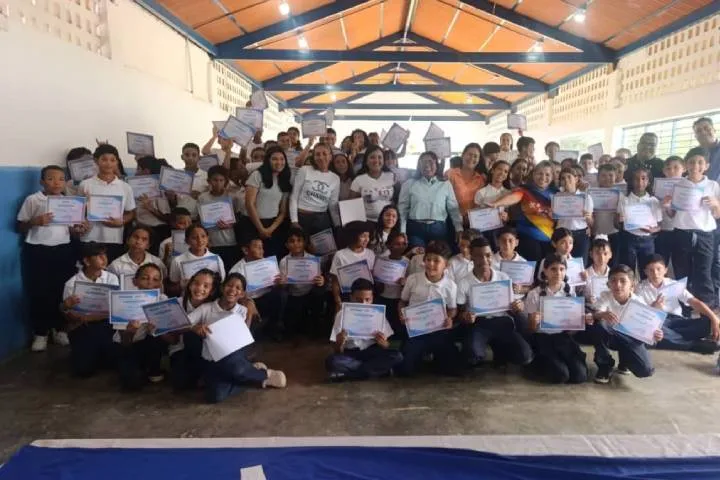 107 estudiantes